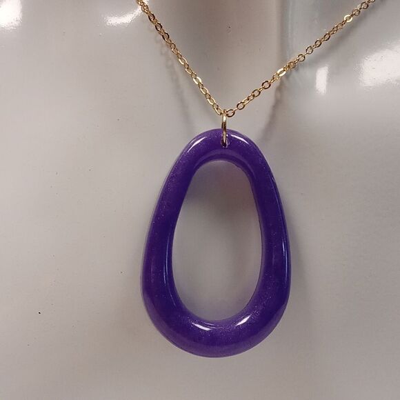 CLEARANCE Purple oval resin pendant necklace - Picture 3 of 6